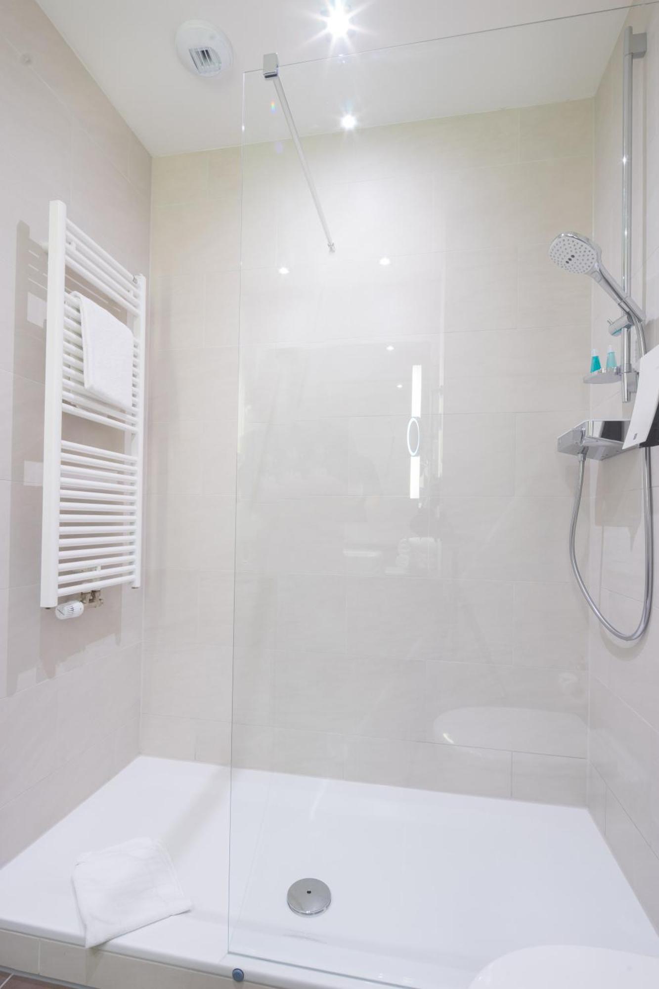 Deluxe Family Room,1350147862:JPEG